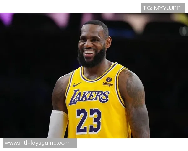 詹姆斯与东契奇同场25湖人本赛季保持全胜战绩7场不败