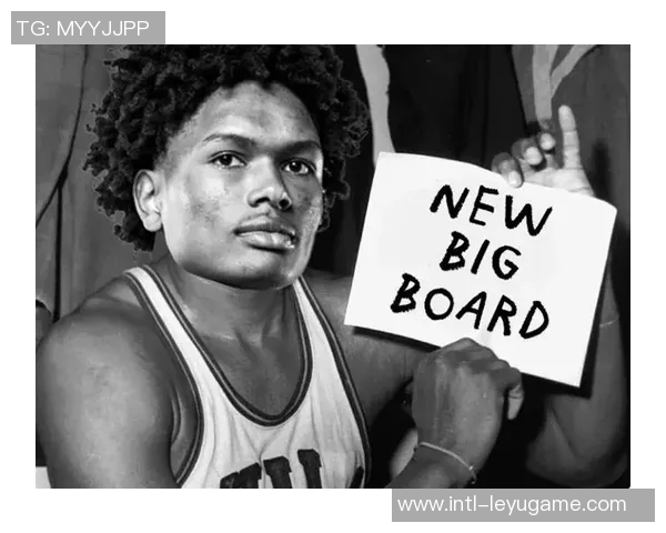 键盘侠新视角揭示阿门犯规真相期待火金季后赛抢七裁判应避免干扰比赛 键盘侠新视角揭示阿门犯规真相期待火金季后赛抢七裁判应避免干扰比赛